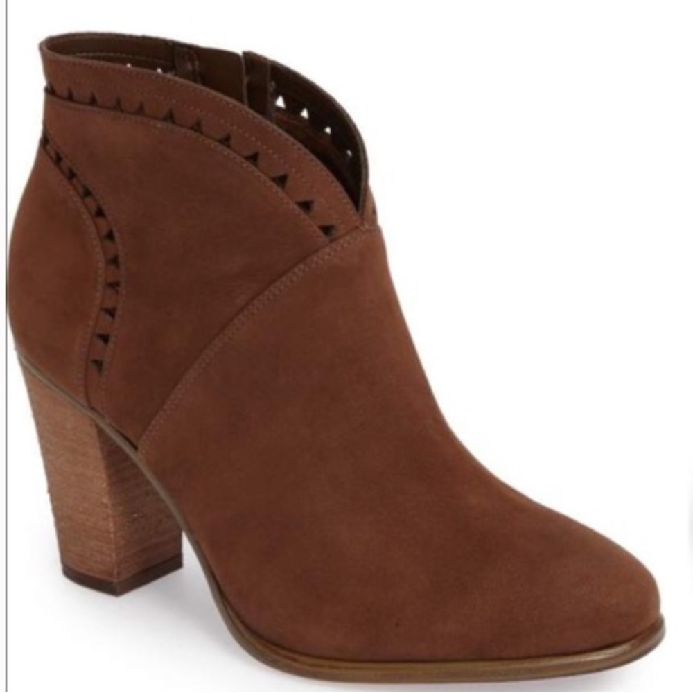 Vince Camuto suede ankle boots 8.5M VC-FRITAN